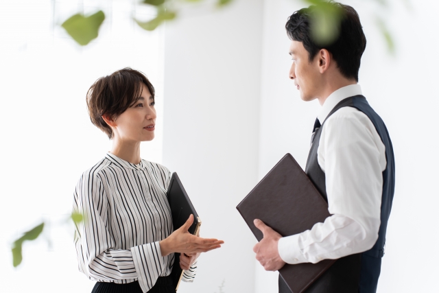 インターナショナルスクール　メリット　学費　年収　選び方