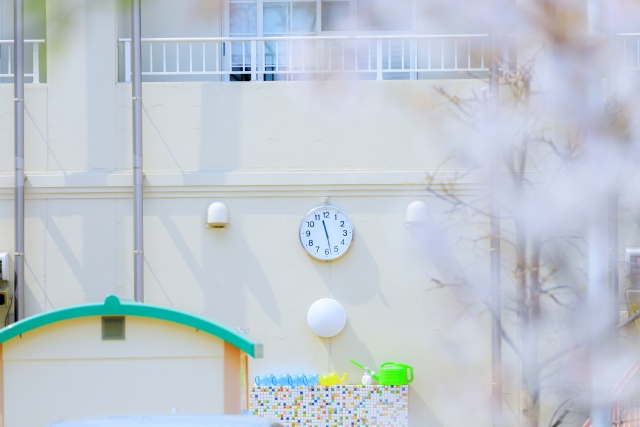 インターナショナルスクール　メリット　学費　年収　選び方