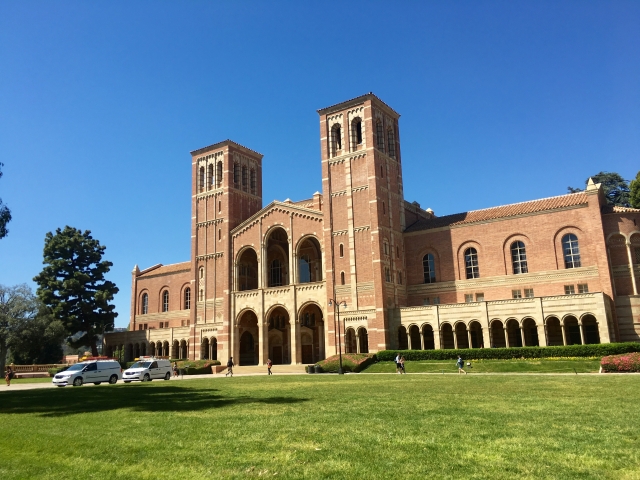 インターナショナルスクール　メリット　学費　年収　選び方